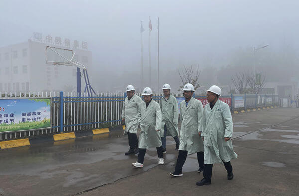 中陕核集团副总经理胡刚一行到华浩轩公司检查指导工作