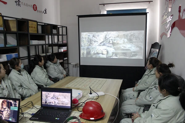 华浩轩工会组织职工观看红色主题电影《浴血无名川》