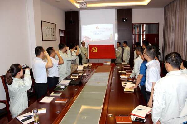 华浩轩公司党总支举行党员集中宣誓仪式庆祝建党98周年