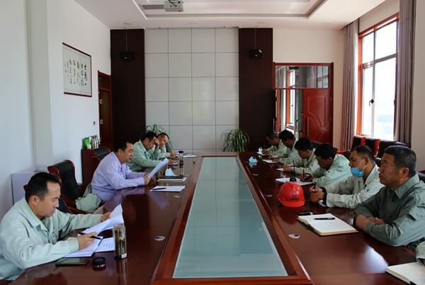 华浩轩公司召开危险化学品企业特殊作业和反“三违”安全工作...