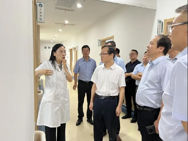省国资委副主任韩绍安一行到中陕核陕西健康星河路社区卫生服...